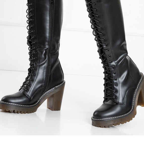 ONE DAY SALE Fall Fabulous Vintage Boho Lace up boots - Picture 5 of 8